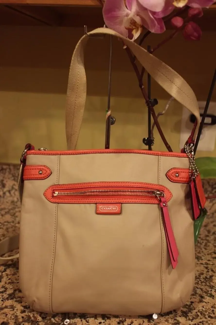 Coach Daisy Spectator Leather File Crossbody Bag F23943 (900